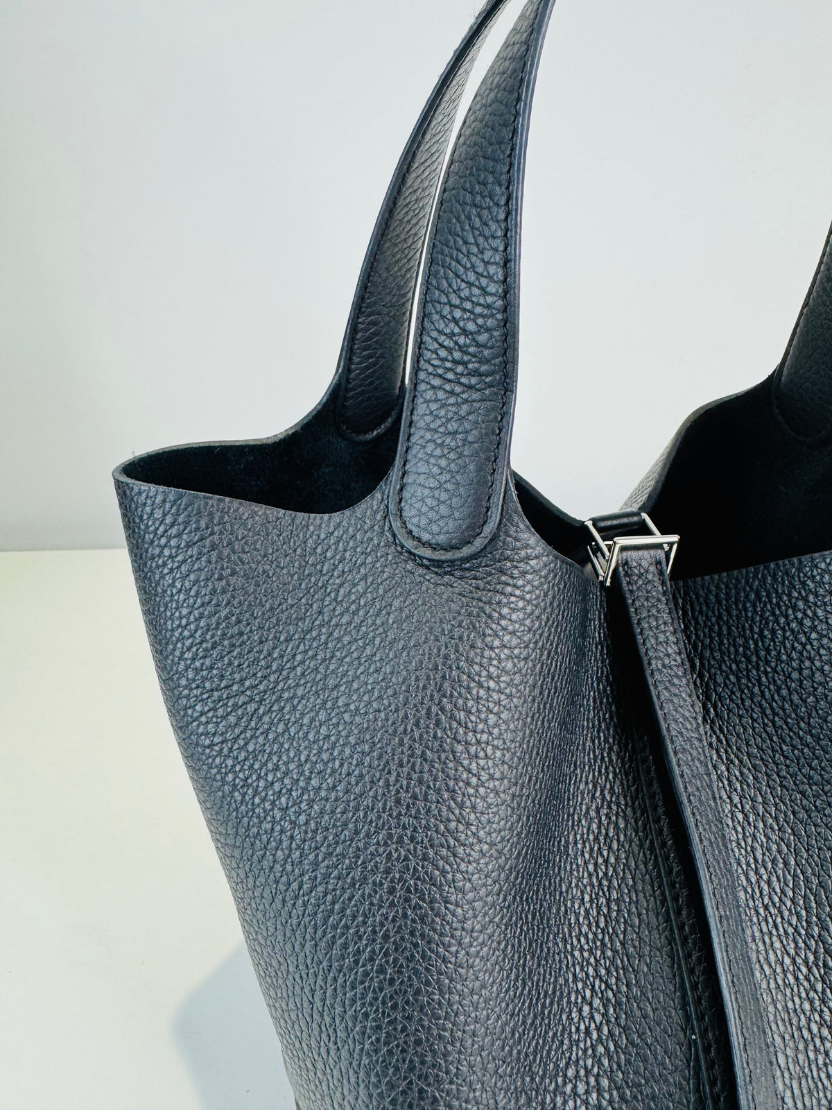 Picotin Lock 22 Bag - Noir Taurillon Clemence Leather