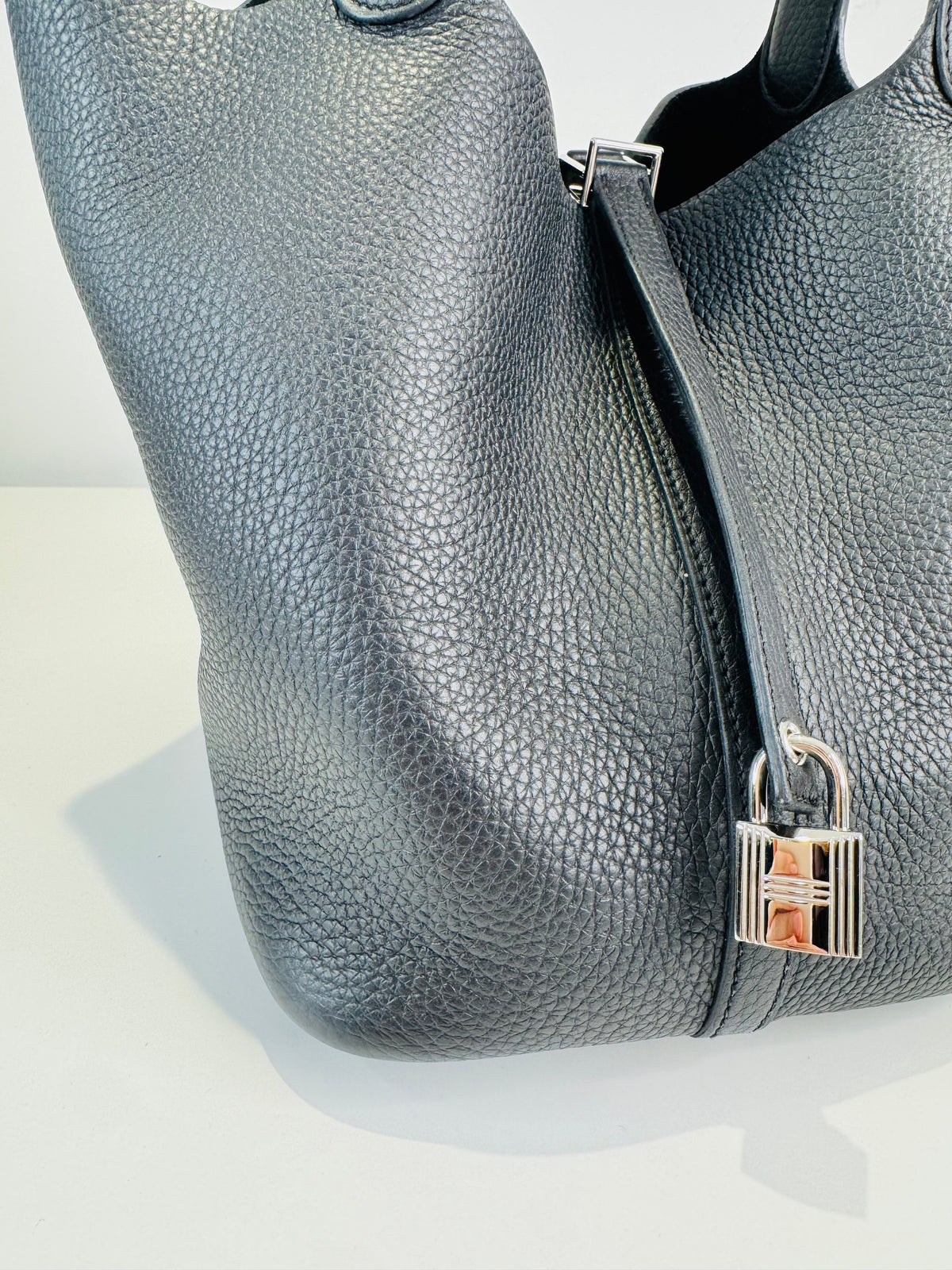 Picotin Lock 22 Bag - Noir Taurillon Clemence Leather