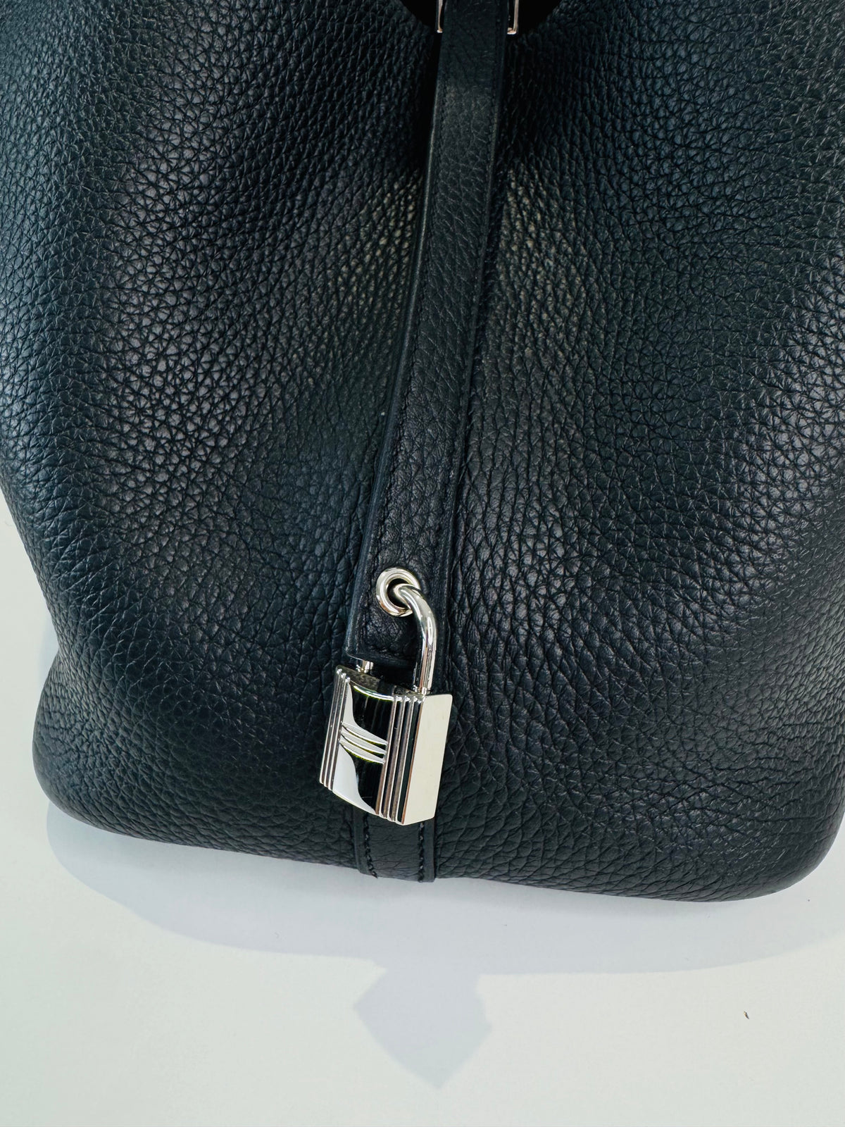 Picotin Lock 22 Bag - Noir Taurillon Clemence Leather