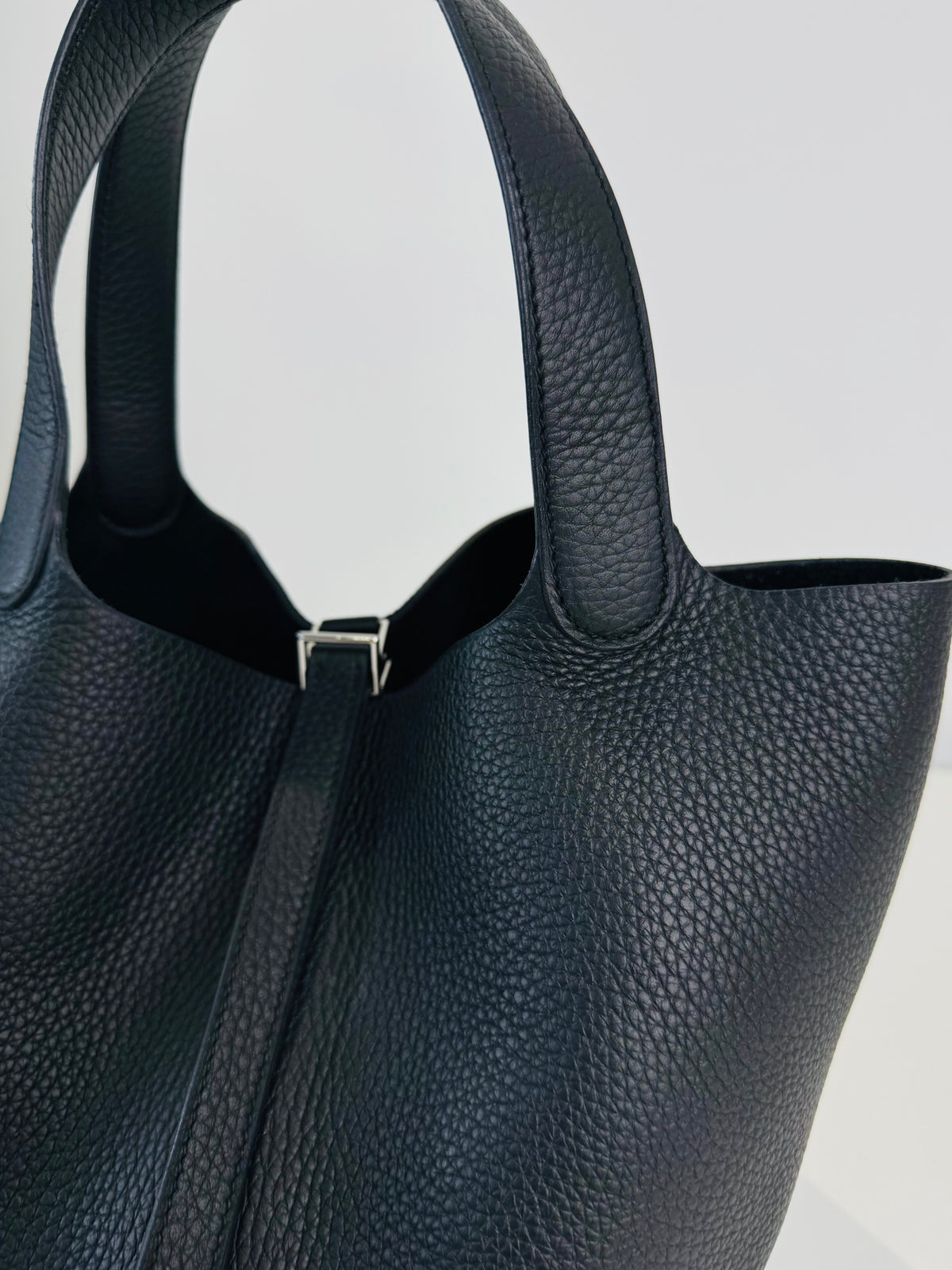 Picotin Lock 22 Bag - Noir Taurillon Clemence Leather