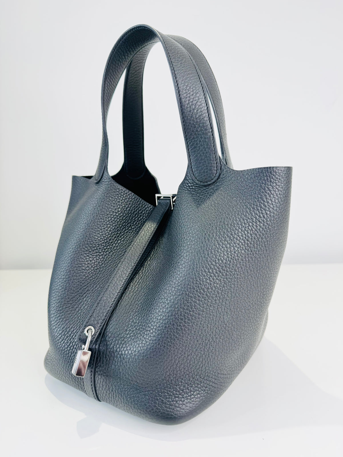 Picotin Lock 22 Bag - Noir Taurillon Clemence Leather