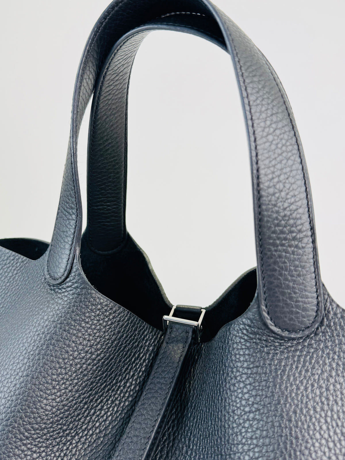Picotin Lock 22 Bag - Noir Taurillon Clemence Leather
