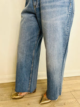 Load image into Gallery viewer, Andi Wide Leg Jeans - Size 32
