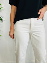 Load image into Gallery viewer, Alissa Barrel Leg Jeans - Size 25
