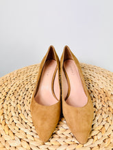 Load image into Gallery viewer, Suede Heels - Size 41
