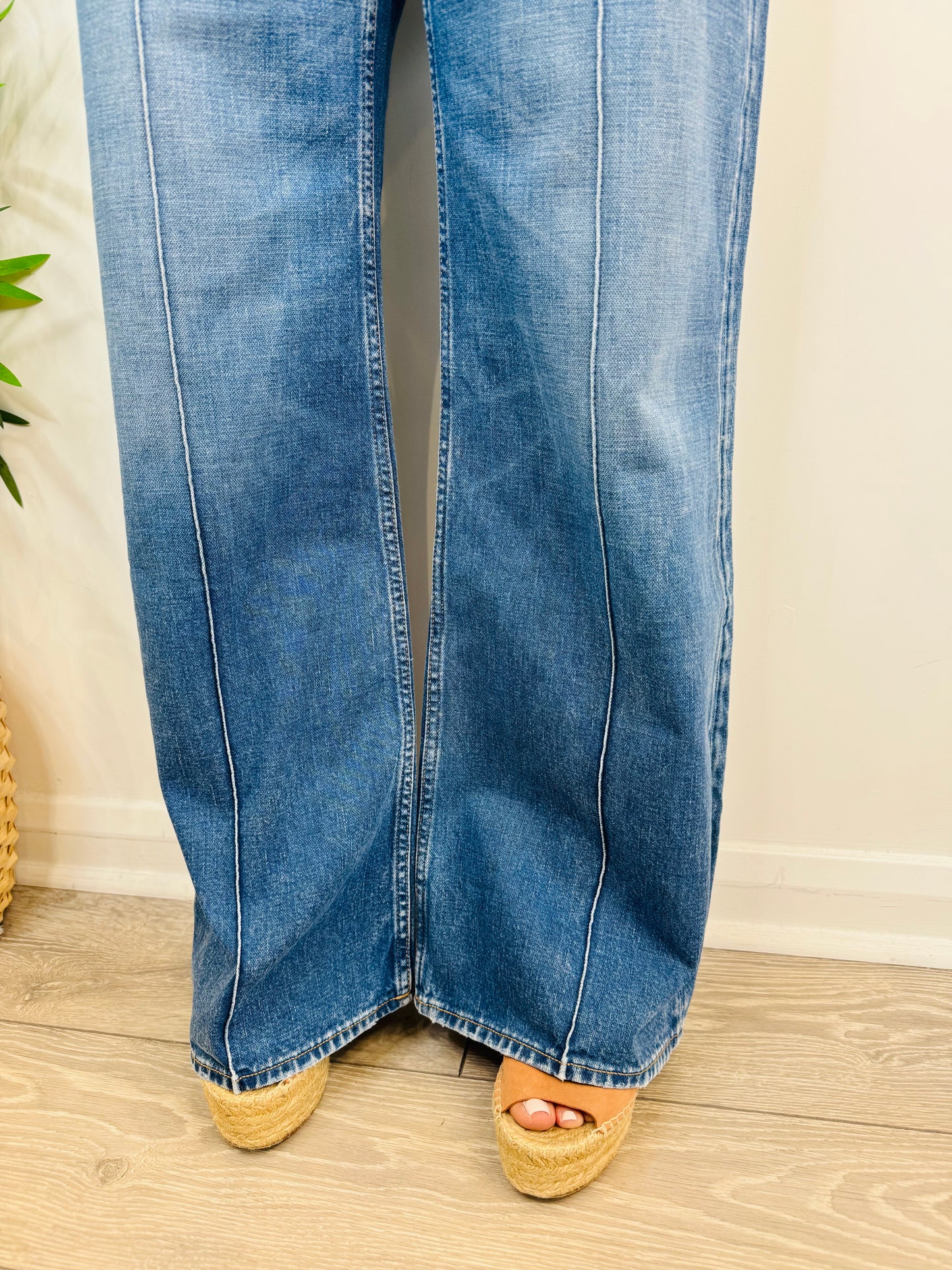 Wide Leg Jeans - Size 27