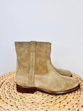 Load image into Gallery viewer, Susee Suede Boots - Multiple Sizes
