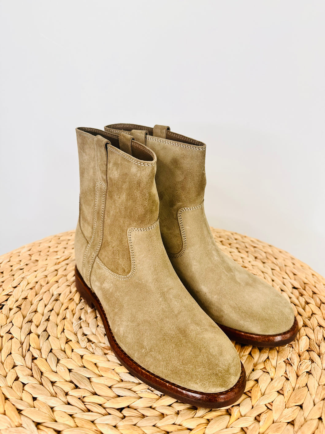 Susee Suede Boots - Multiple Sizes