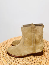 Load image into Gallery viewer, Susee Suede Boots - Multiple Sizes
