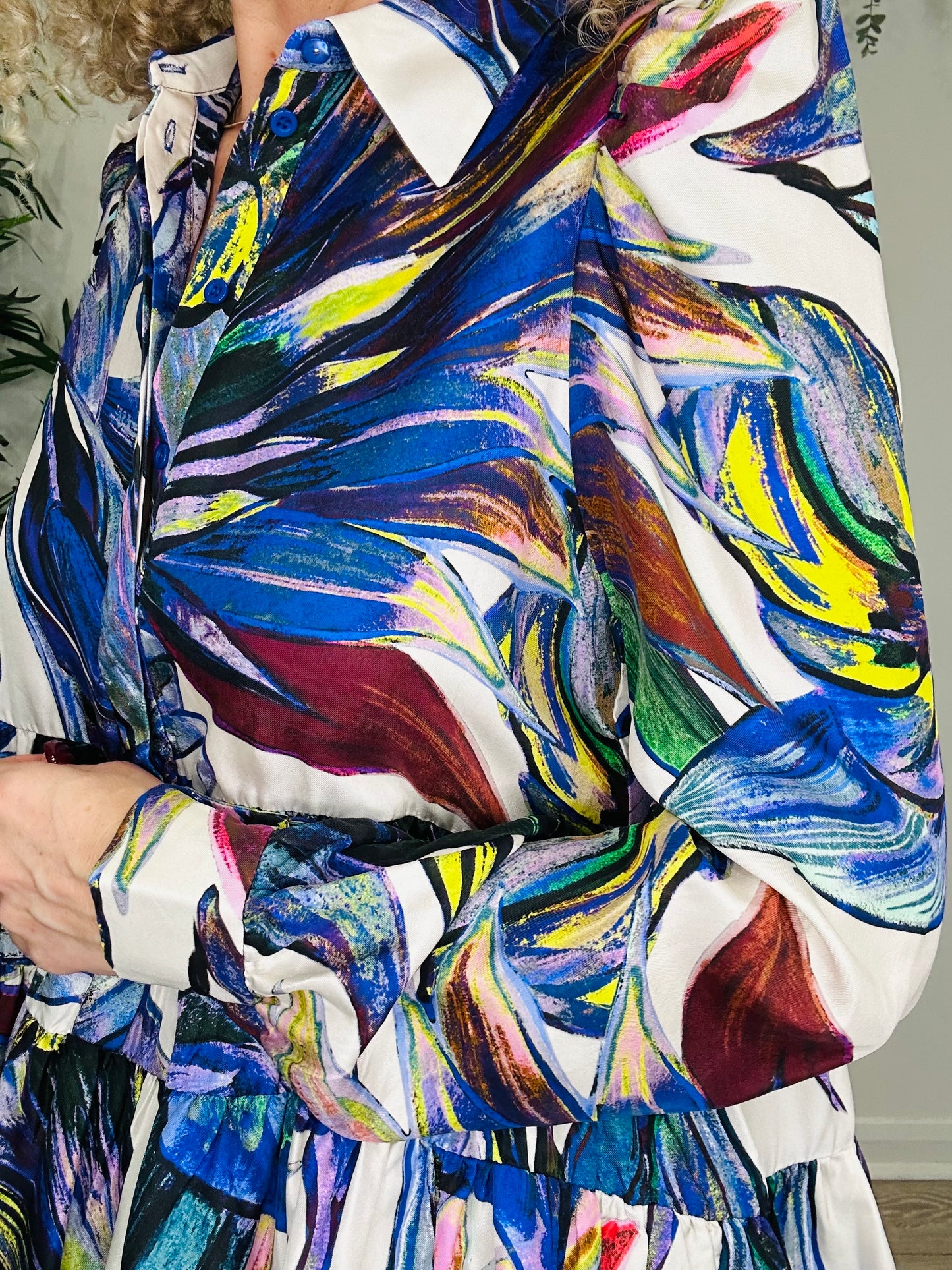 Short Patterned Silk Dress - Size 34