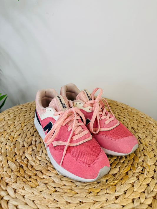 997H Suede Trainers - Size 38.5