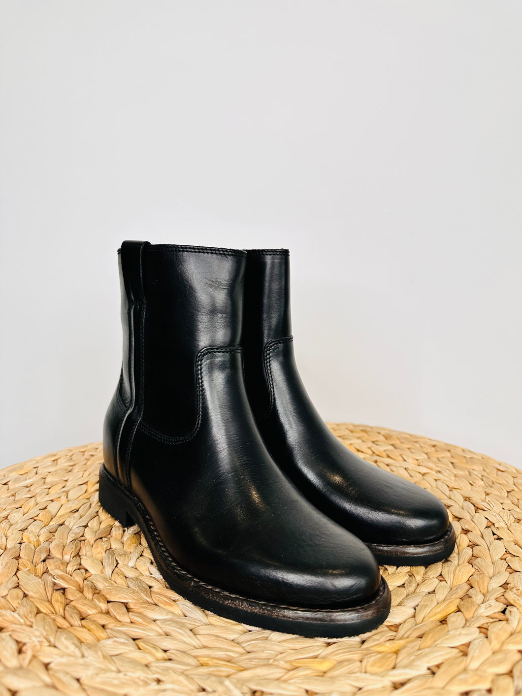 Susee Leather Boots - Multiple Sizes