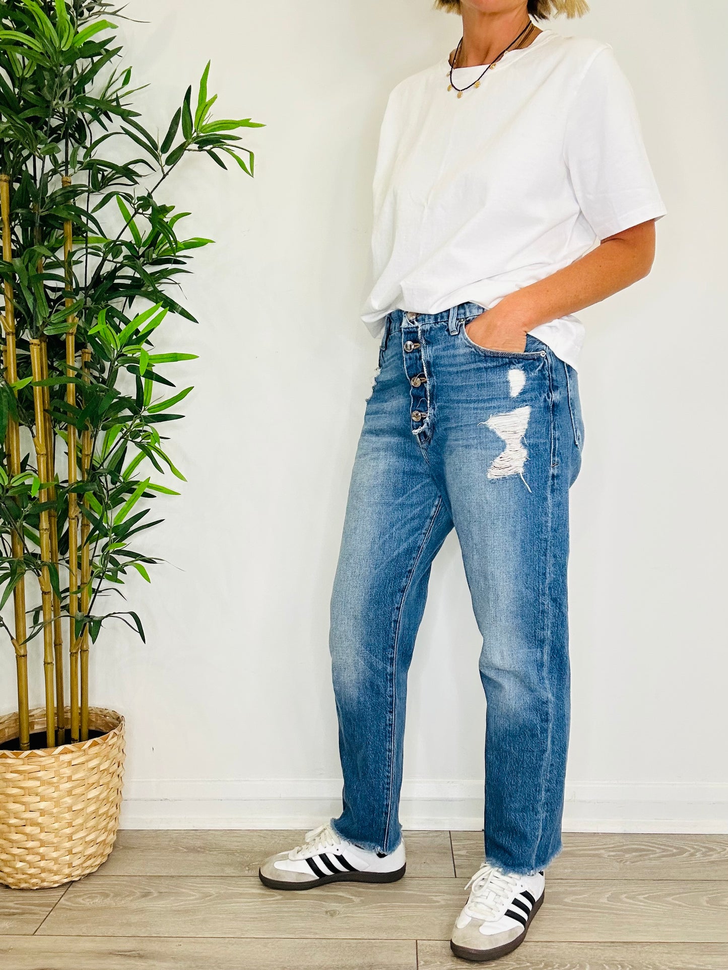 Distressed Boyfriend Jeans - Size 30