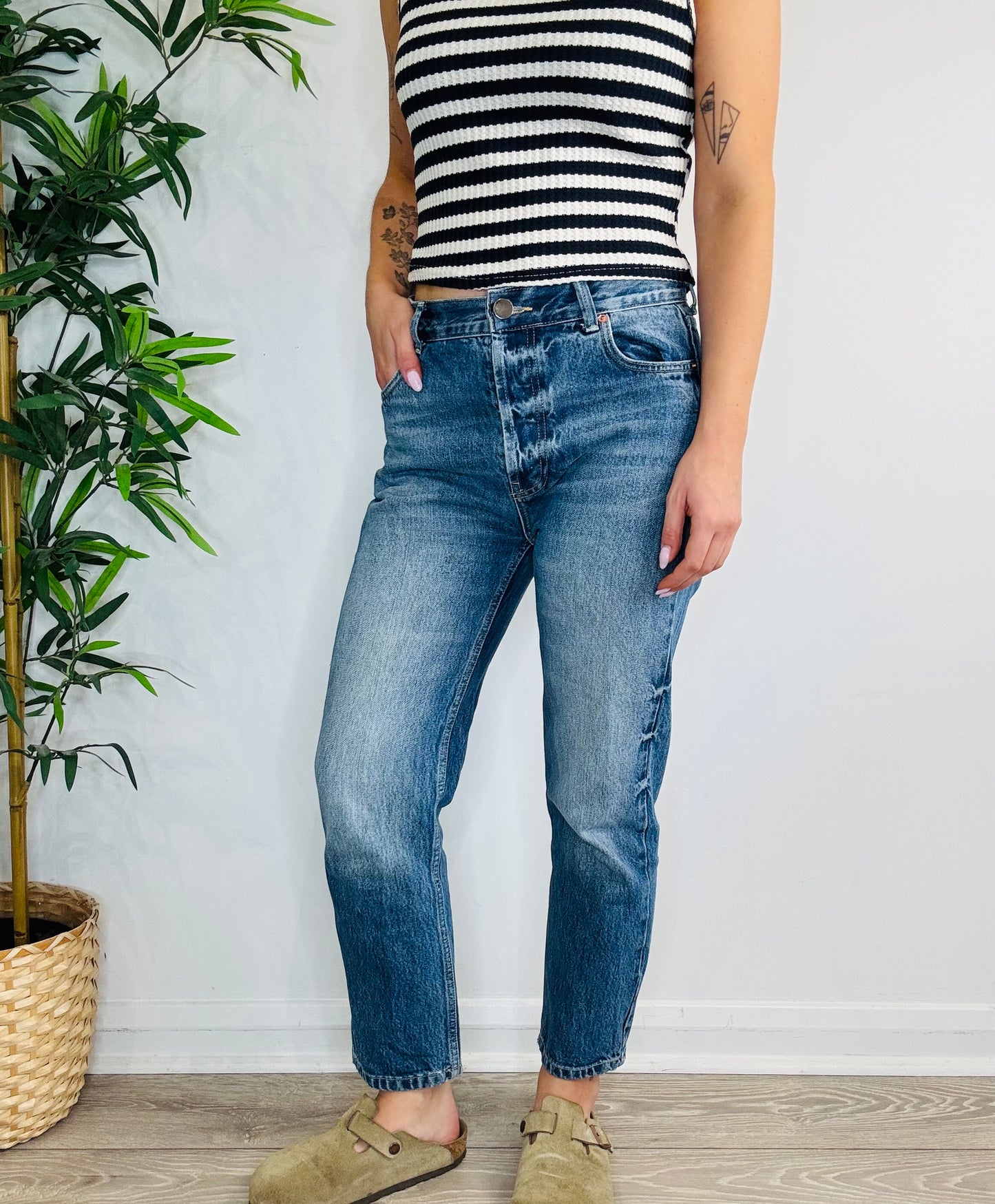 Straight Leg Jeans - Size 28