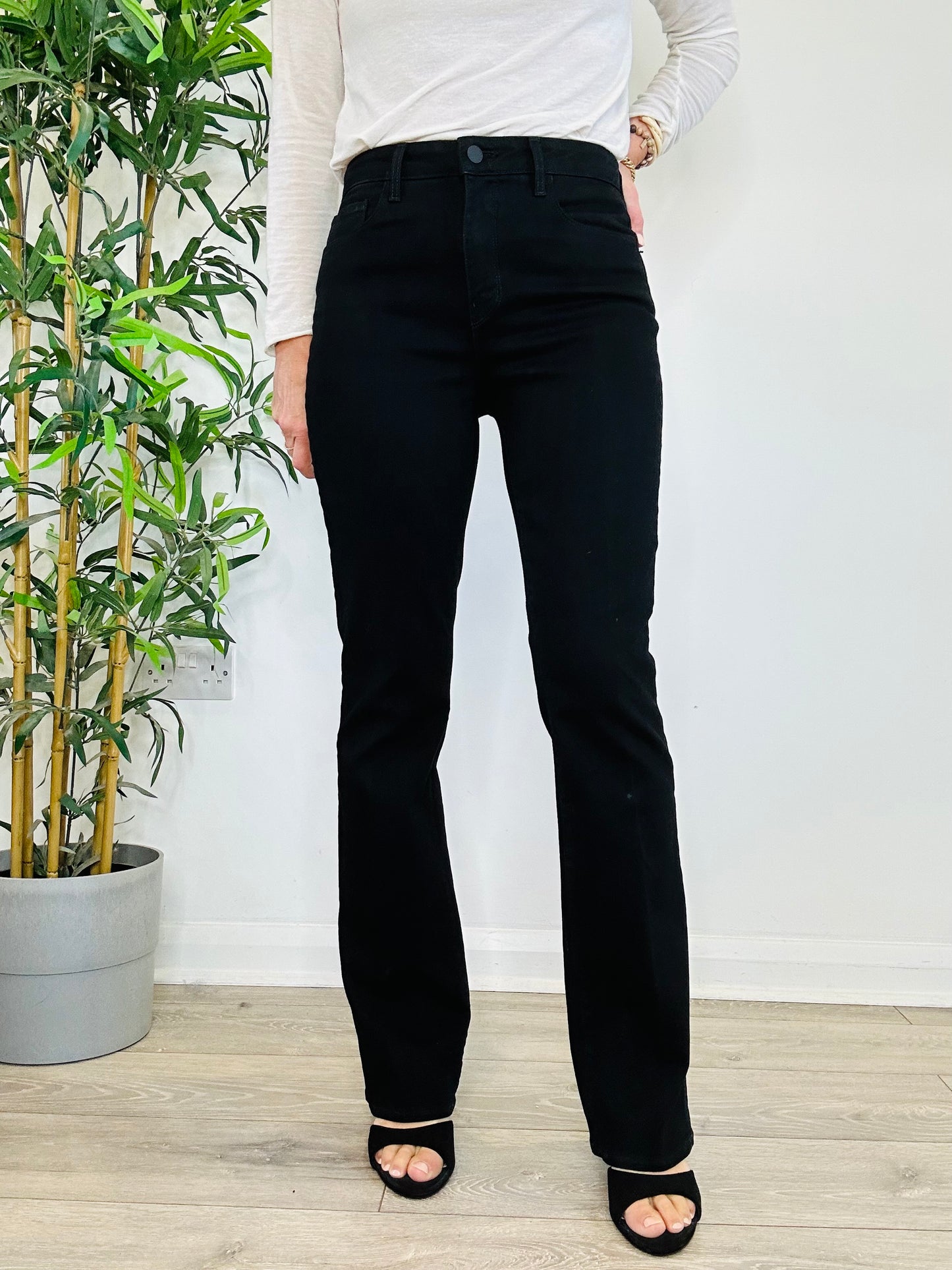 Oriana Straight Jeans - Size 27