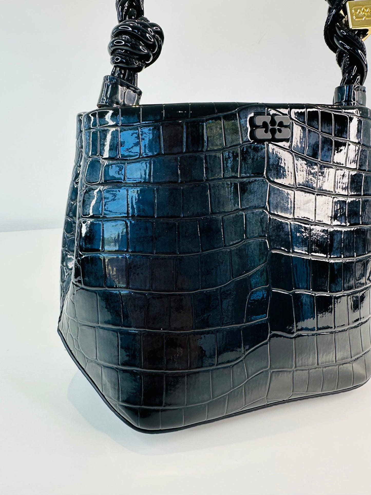 Croco Bou Bucket Bag