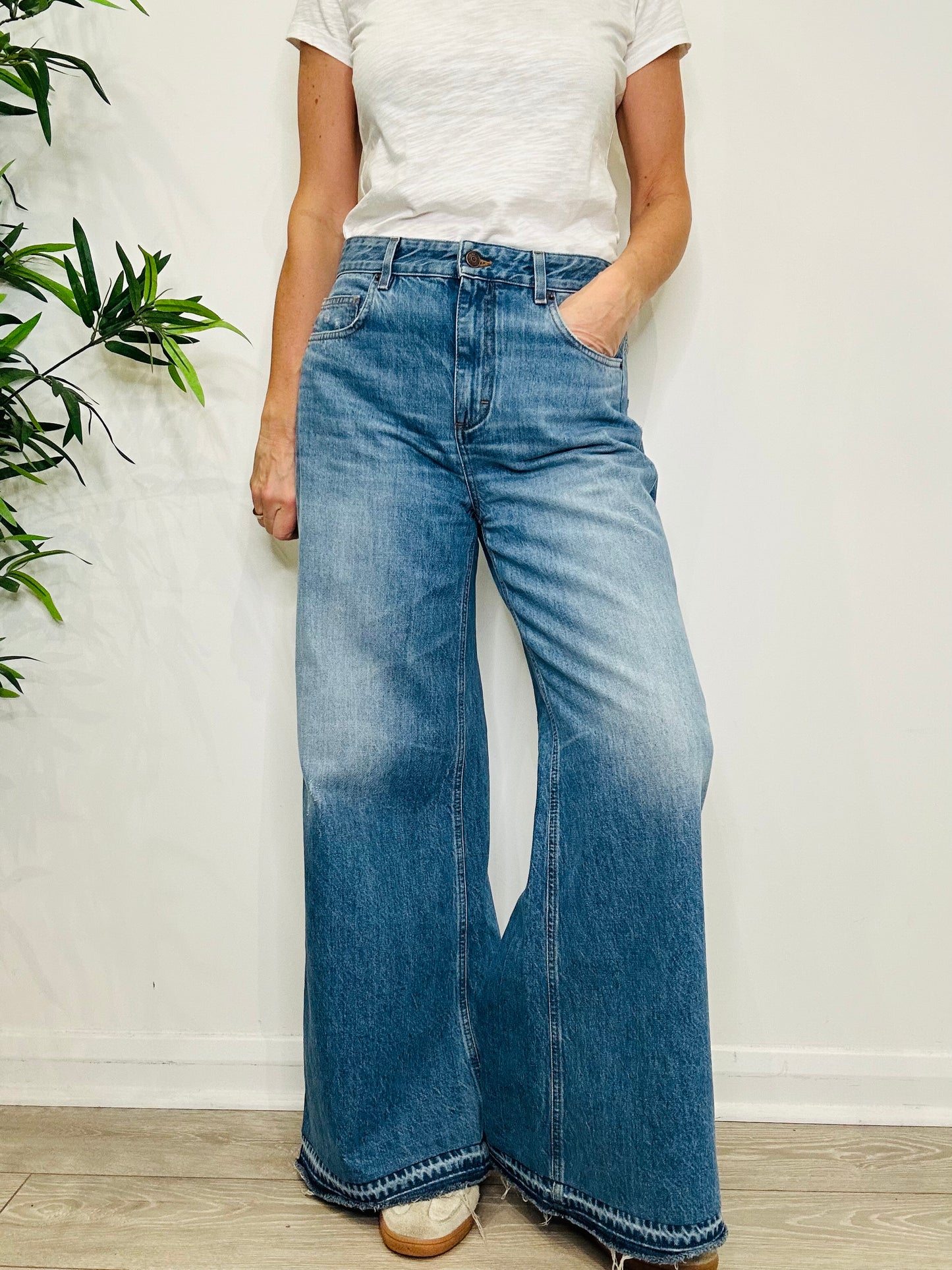 Wide Leg Jeans - Size 31