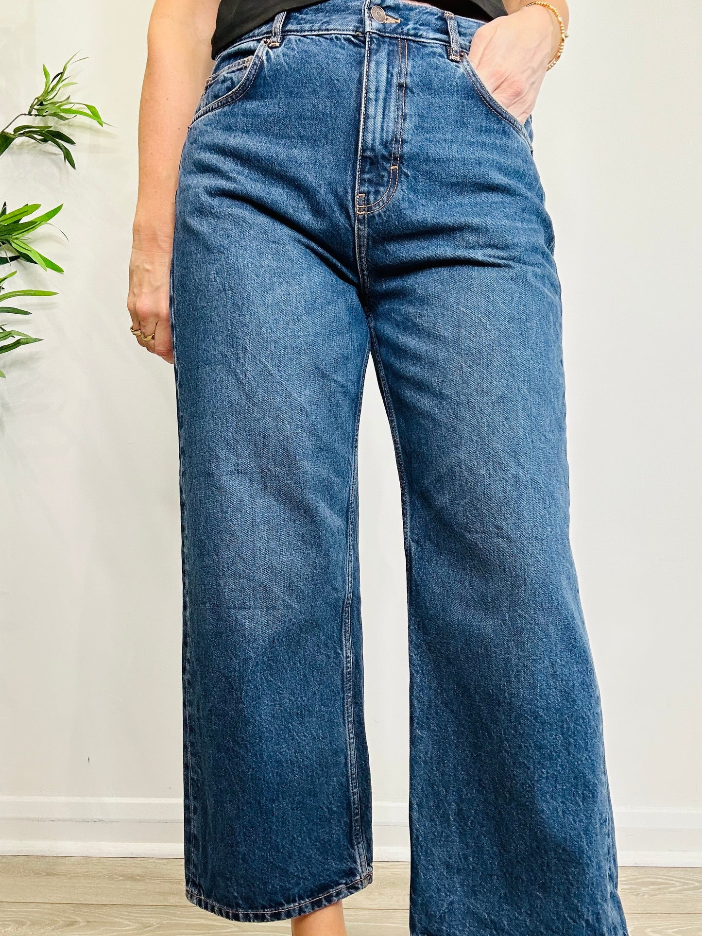 Cropped Wide Leg Jeans - Size 31