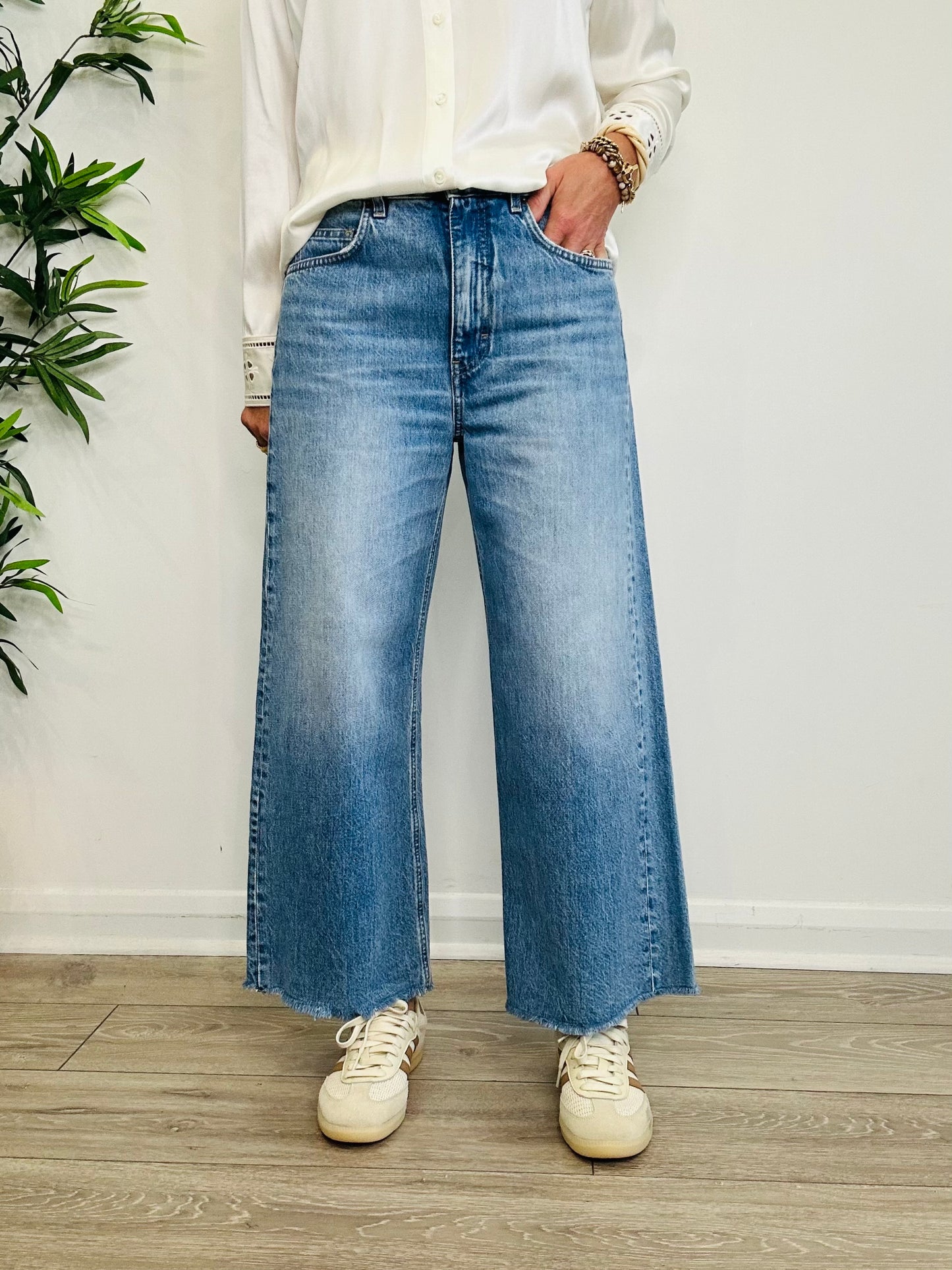 Cropped Wide Leg Jeans - Size 28