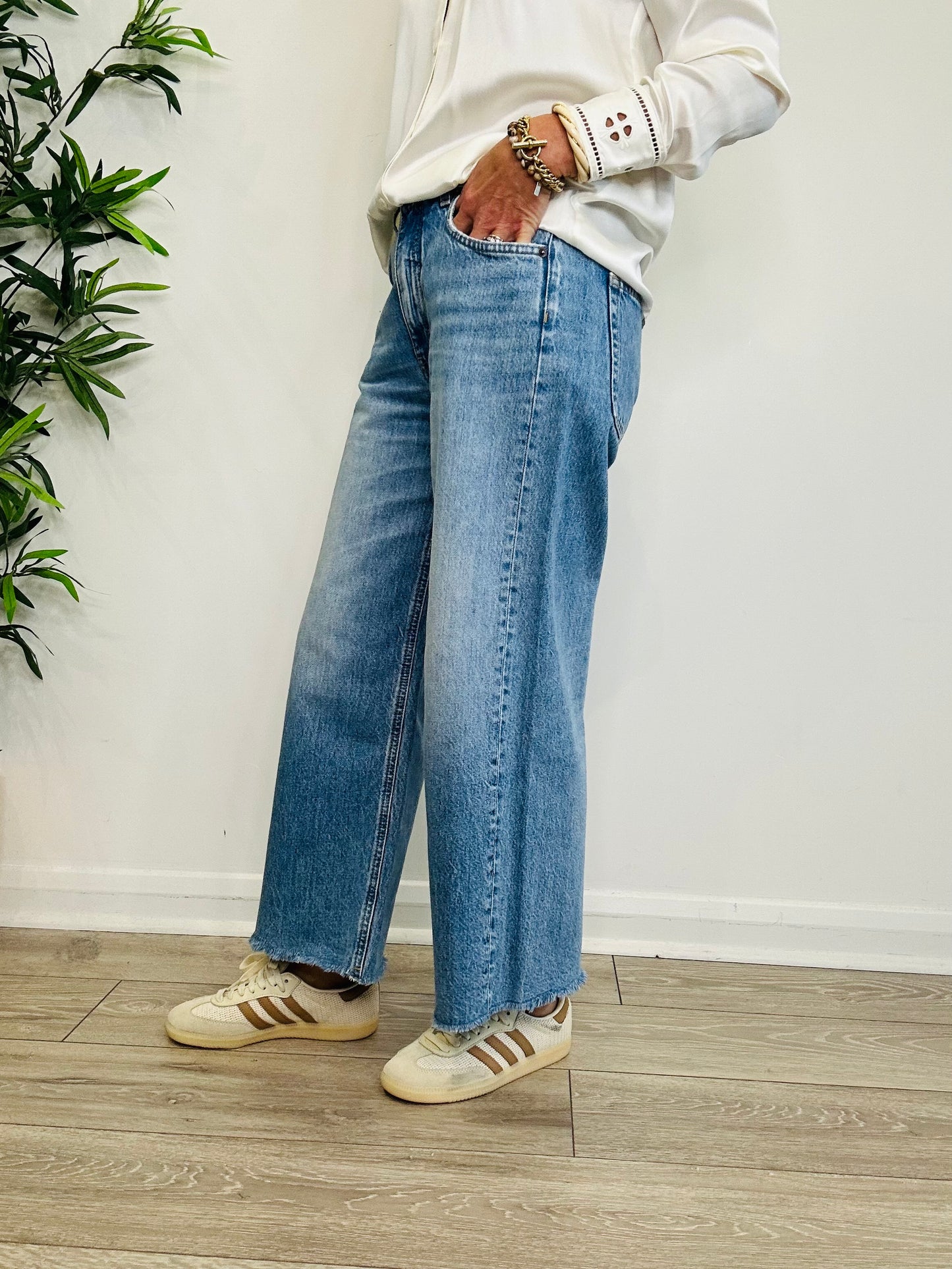Cropped Wide Leg Jeans - Size 28
