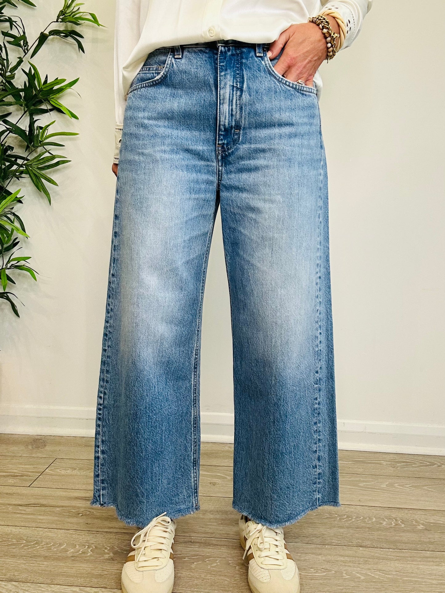 Cropped Wide Leg Jeans - Size 28