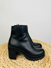 Load image into Gallery viewer, Chunky Leather Boots - Size 35
