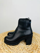 Load image into Gallery viewer, Chunky Leather Boots - Size 35
