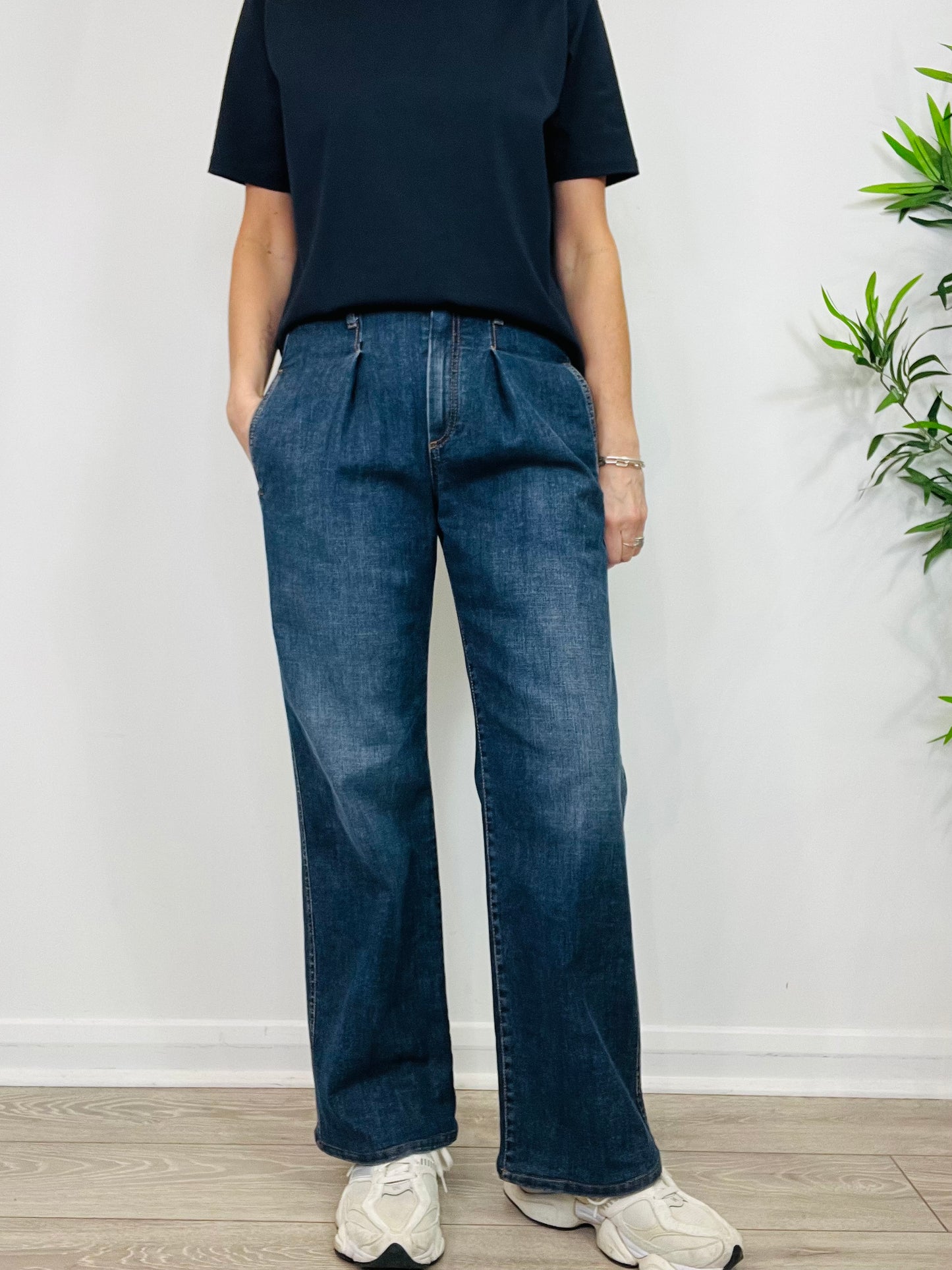 Wide Leg Jeans - Size 8