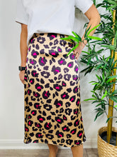 Load image into Gallery viewer, Silk Wray Leopard Print Skirt - Size S
