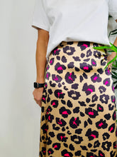 Load image into Gallery viewer, Silk Wray Leopard Print Skirt - Size S
