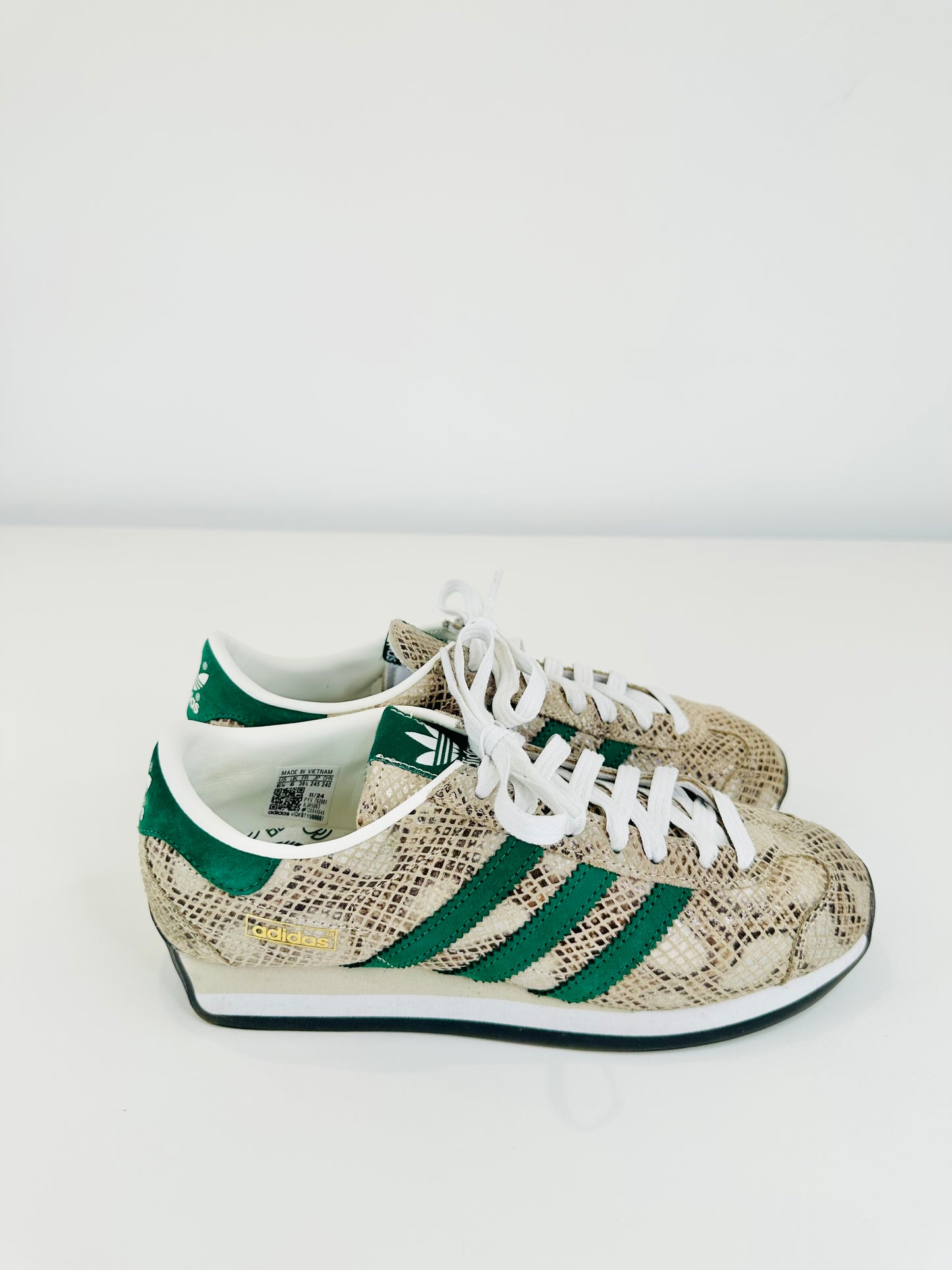 Country Japan Trainers - Size 39