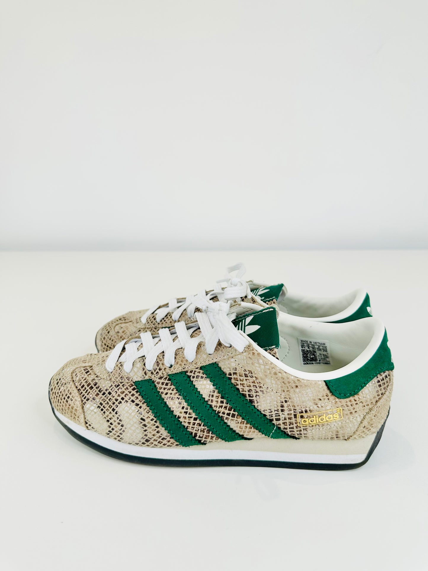 Country Japan Trainers - Size 39