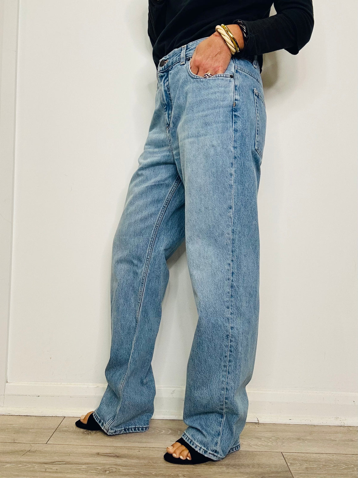 Straight Leg Jeans - Size 31