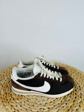 Load image into Gallery viewer, Cortez Trainers - Size 37
