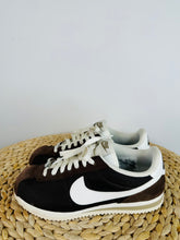 Load image into Gallery viewer, Cortez Trainers - Size 37
