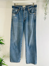 Load image into Gallery viewer, Emery Crop Jeans - Size 24
