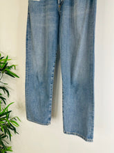 Load image into Gallery viewer, Emery Crop Jeans - Size 24
