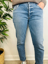 Load image into Gallery viewer, Emerson Jeans - Size 28
