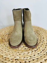 Load image into Gallery viewer, Suede Susee Boots - Size 37
