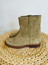 Load image into Gallery viewer, Suede Susee Boots - Size 37
