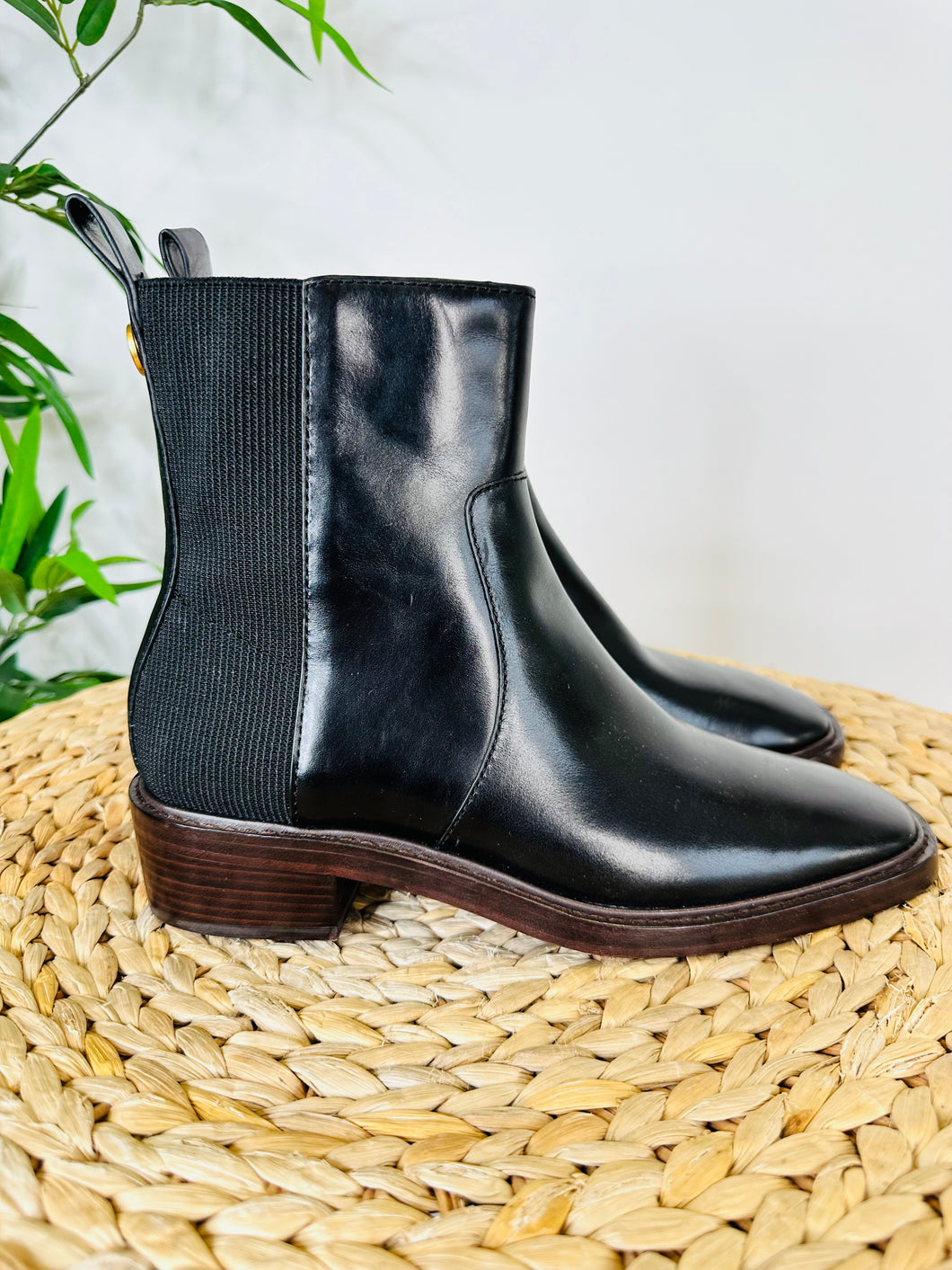 Chelsea Boots - Size 38