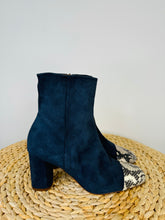 Load image into Gallery viewer, Suede Boots - Size 41
