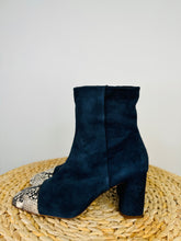 Load image into Gallery viewer, Suede Boots - Size 41
