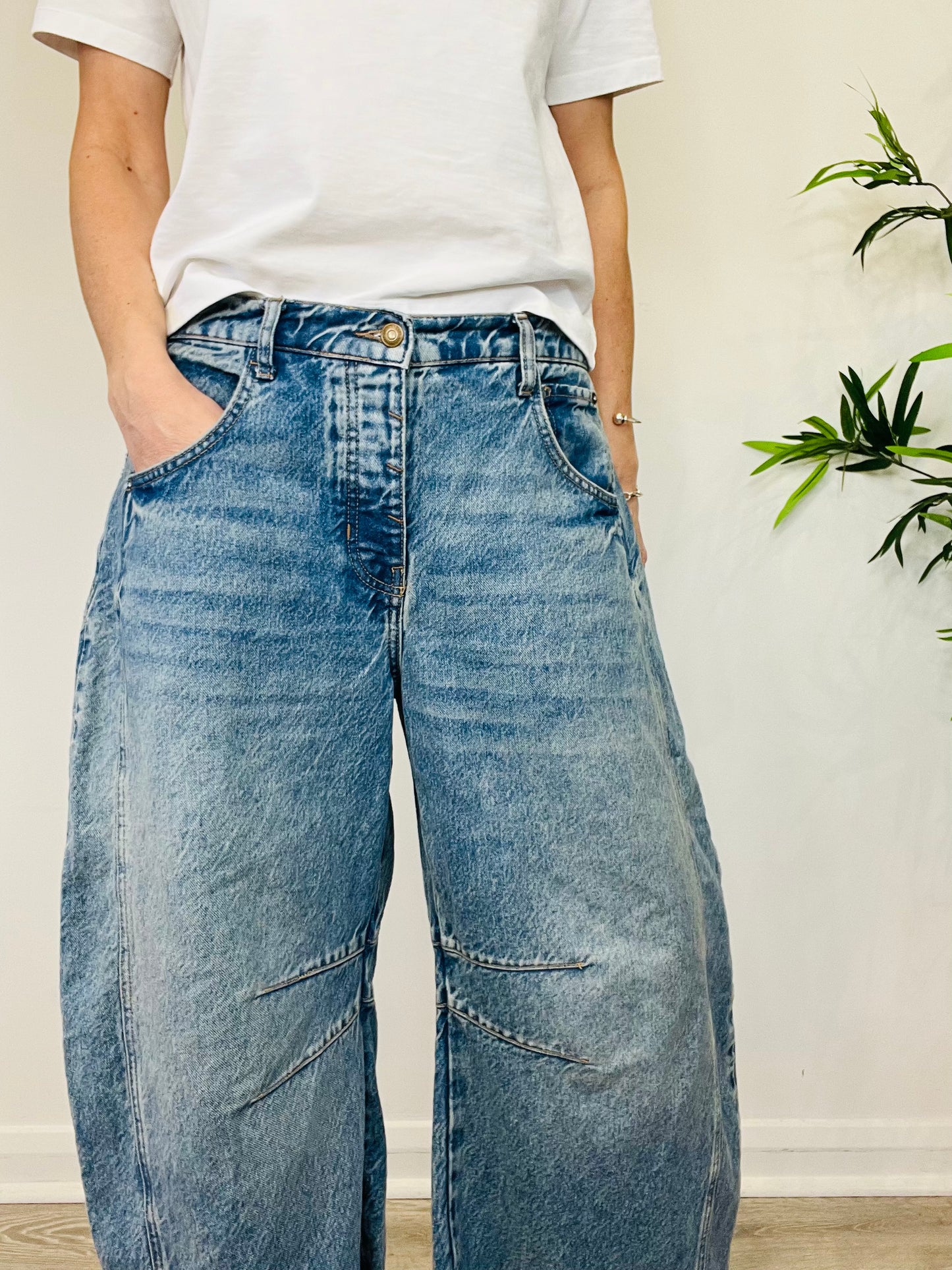 Good Luck Barrel Jeans - Size 30