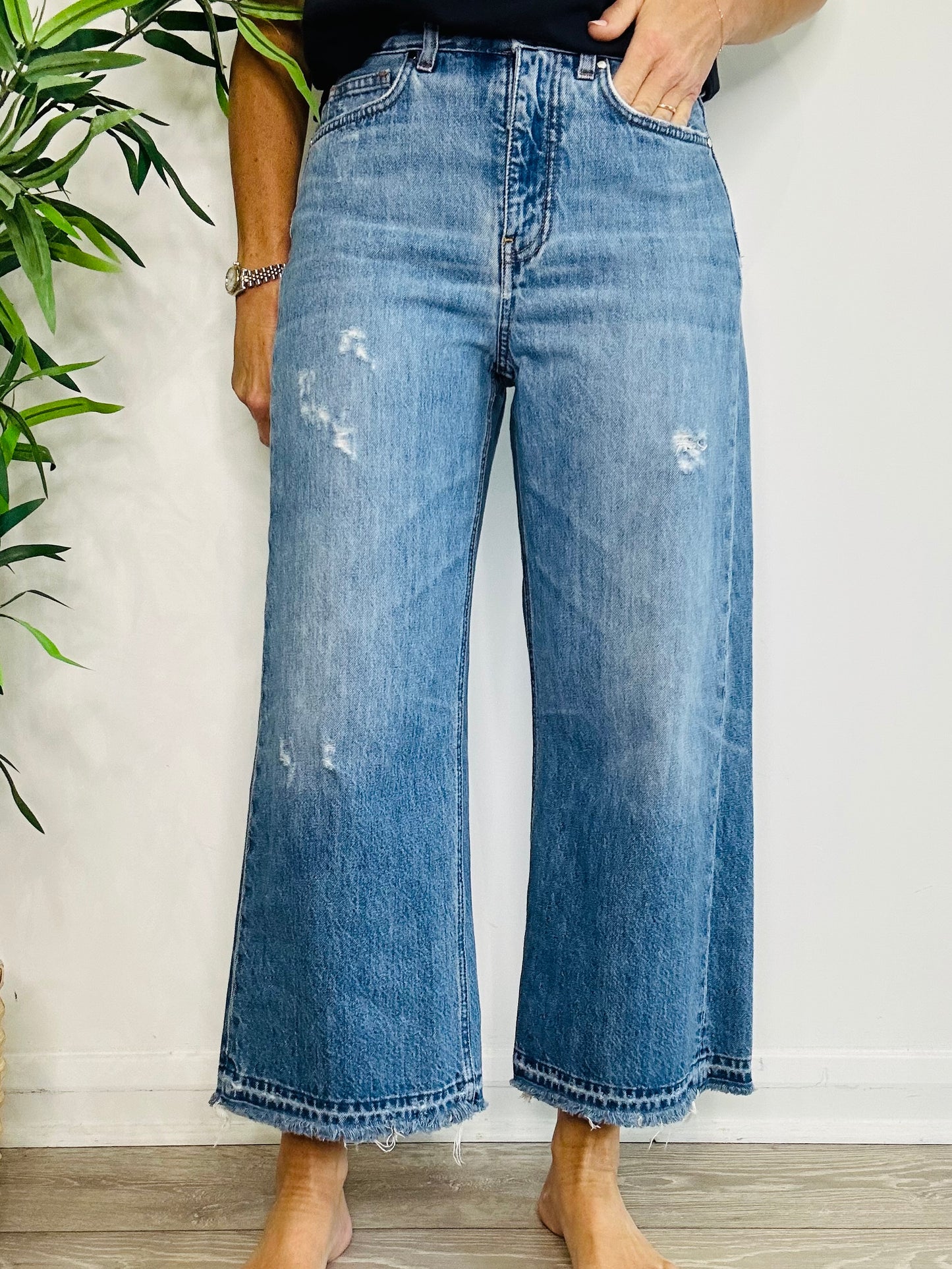 Distressed Cropped Jeans - Size 25