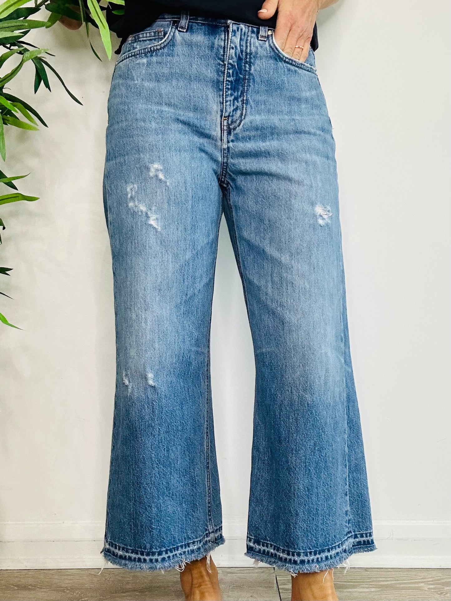 Distressed Cropped Jeans - Size 25
