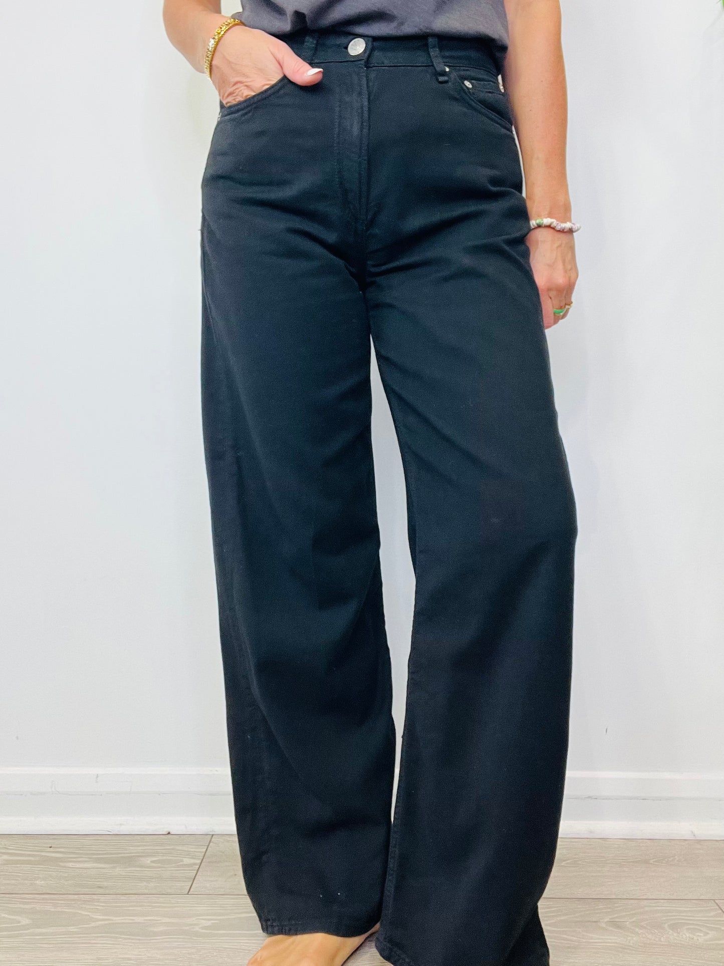 Wide Leg Jeans - Size 28