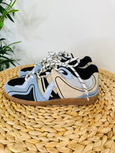Load image into Gallery viewer, Suede Trainers - Size 38
