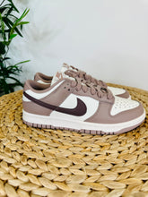 Load image into Gallery viewer, Low Dunk Trainers - Size 37.5
