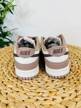 Load image into Gallery viewer, Low Dunk Trainers - Size 37.5
